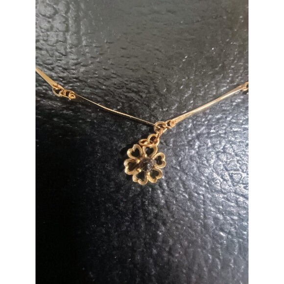 Unbranded Jewelry - Vintage Gold Tone Flower Necklace With Purple Stone
